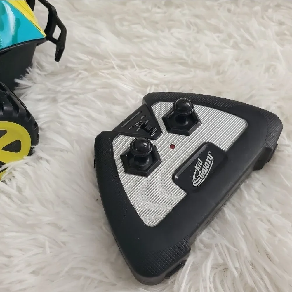 Like New- Morphibians Kid Galaxy 2.4GHZ Shark RC Car